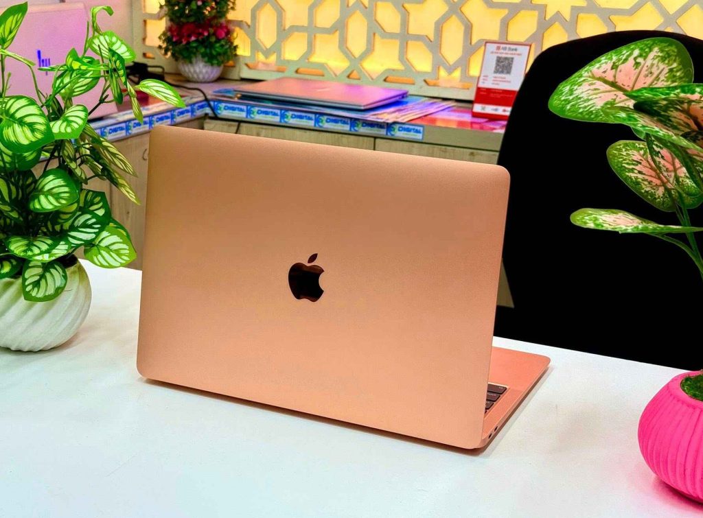 Apple MacBook Air 2018 Core i5 8GB RAM 256GB SSD 13.3 Inch Retina Display Laptop in Bangladesh